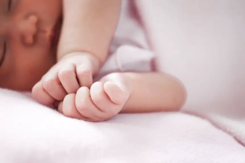 هربًا من المحاسبة.. مغربيان يفرّان برضيعة ظهرت في دمها آثار الكوكايين من مستشفى إيطالي